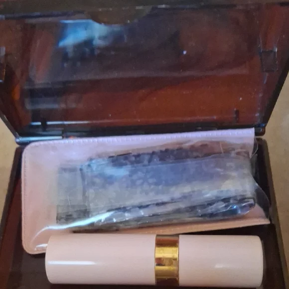 Pink Travel Makeup Brush with Brown Compact Case - Picture 7 of 8